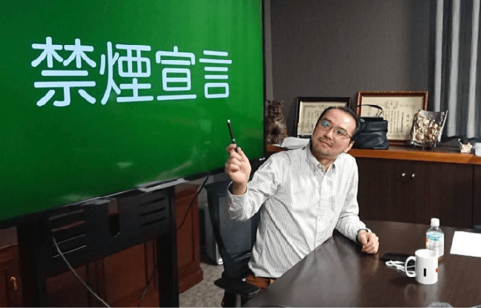 禁煙宣言する様子の写真
